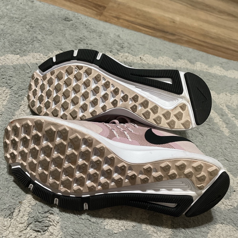 Nikes - Picture 3 of 4